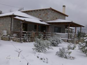 170 m² Country house on 5000 m² land on Peloponnese / Corinthia