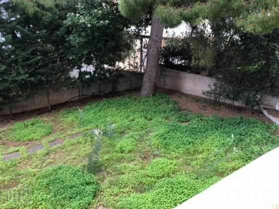 Νεοδμητο ισογειο στουντιο με τεραστια βεραντα και αποκλειστικη χρηση κηπου στο Μπλε Λιμανακι Ραφηνας.