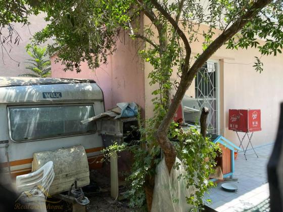 ΓΛΥΚΑ ΝΕΡΑ Φουρεσι : Γωνιακη παλια μονοκατοικια 60τμ σε οικοπεδο 263τμ Εντος Σχεδιου